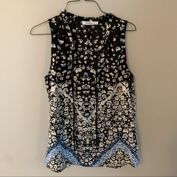 Ricki’s Tied V-Neck Tank - Picture 6 of 7